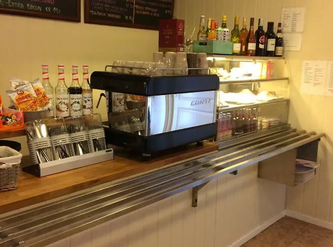 Mjosvang Kafe אכסניה *